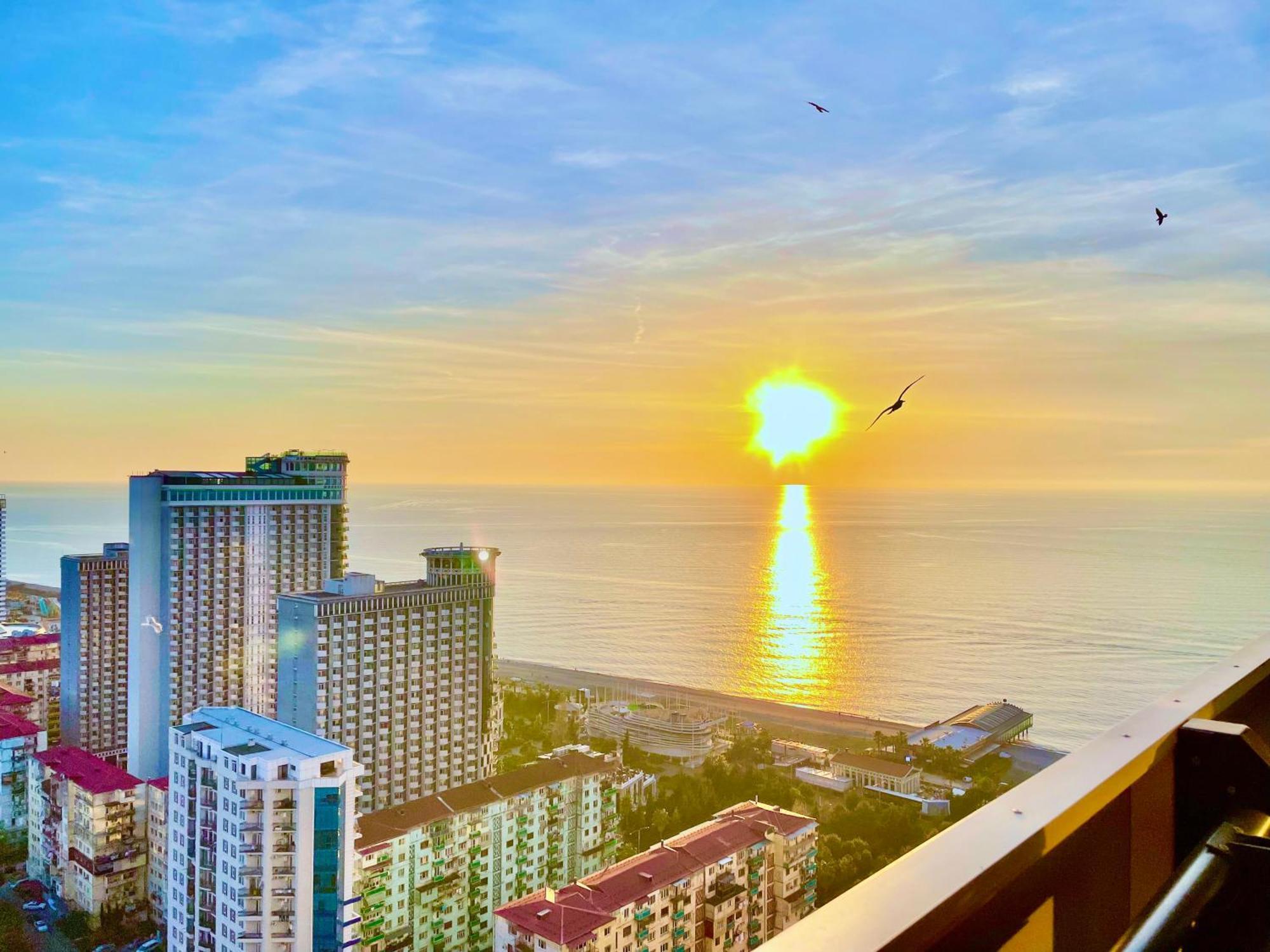 Sky Apartments Батуми Екстериор снимка
